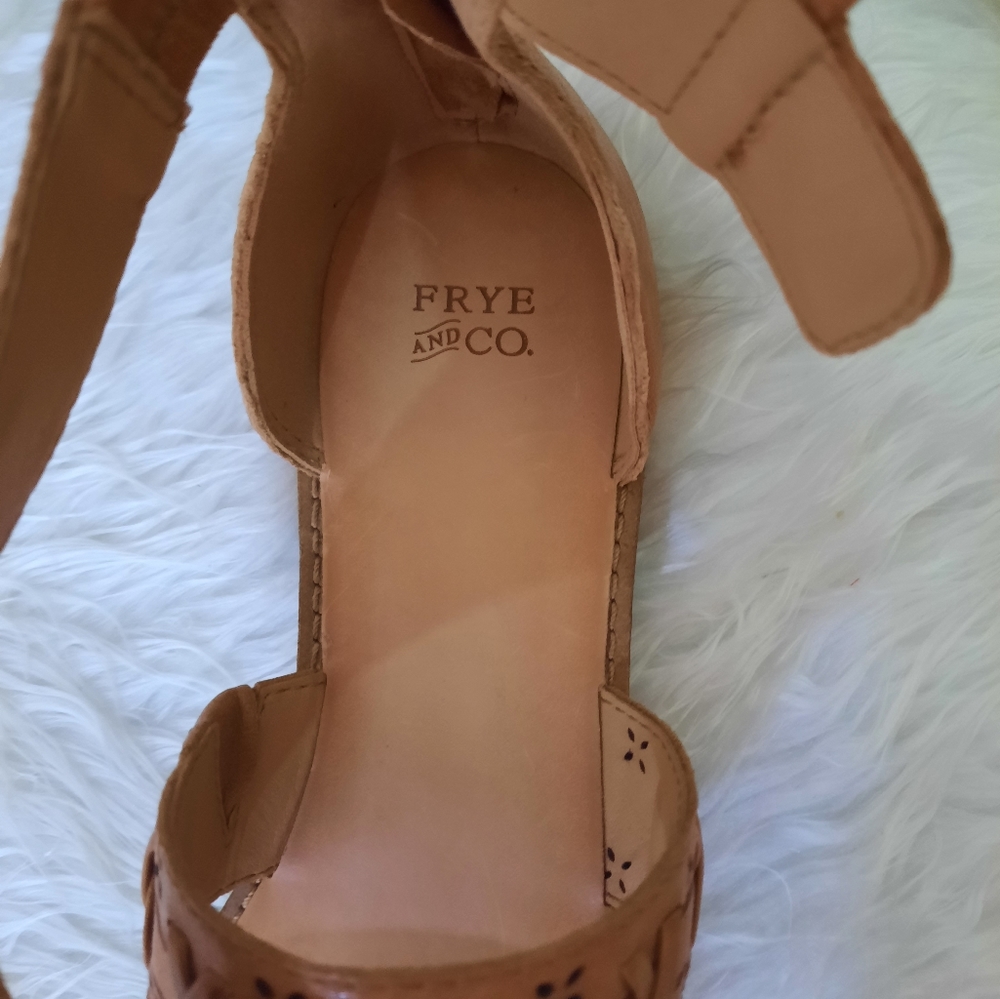 Frye and Co faux leather ankle strappy sandals sz 7.5 NWOB - Picture 4 of 8